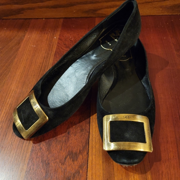 Roger Vivier Shoes - Roger Vivier suede flats - sz8